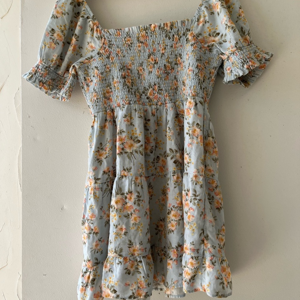 Floral AMERICAN EAGLE dress. Elasticized bodice w/ruffled. Square neck like new!
